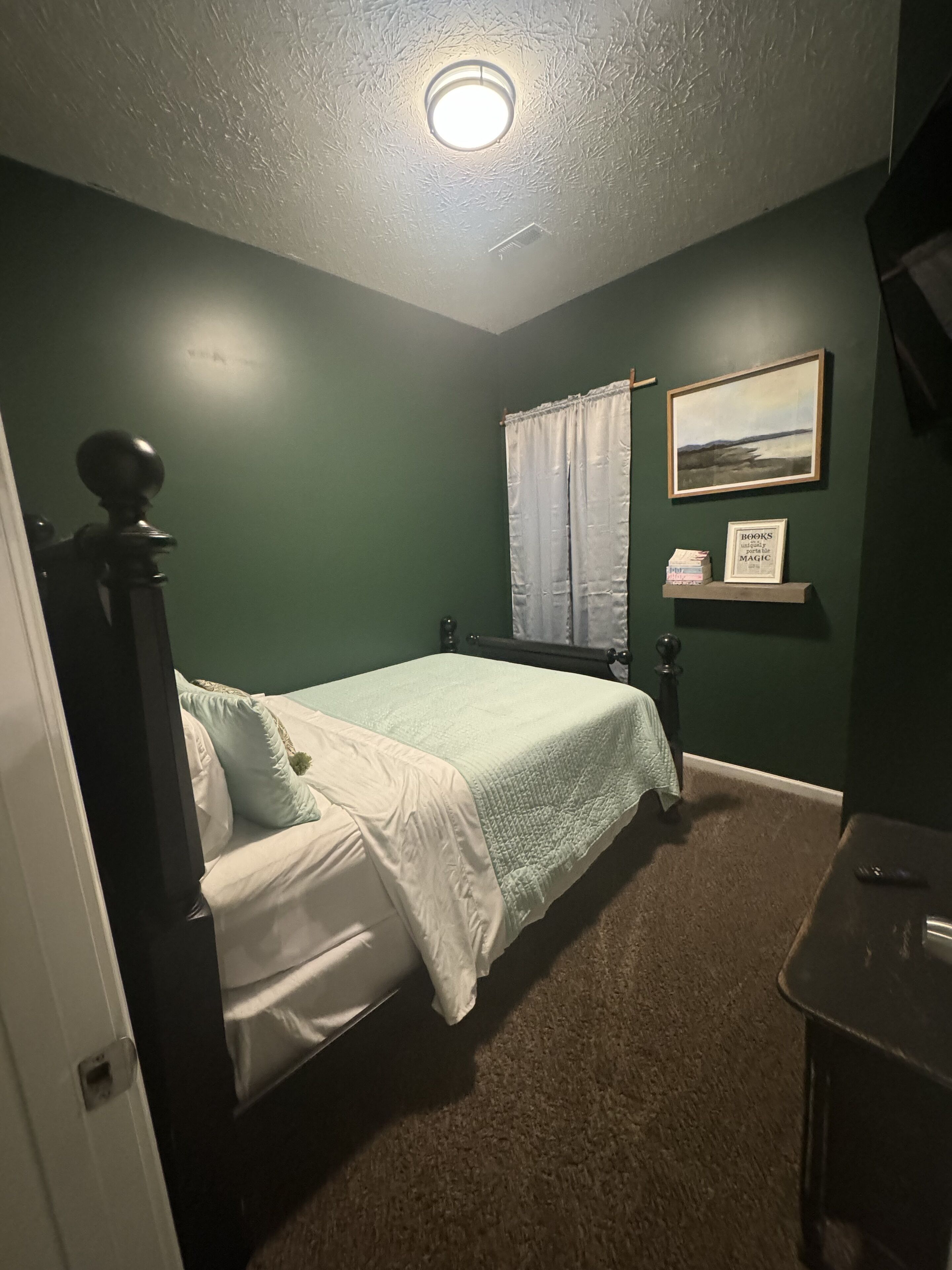 3 slaapkamers, een strijkplank/strijkijzer, gratis wifi, beddengoed