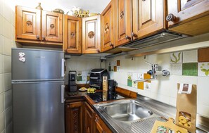 Kühlschrank, Mikrowelle, Geschirrspüler