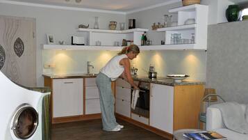 Frigorifero, forno, piano cottura, lavastoviglie