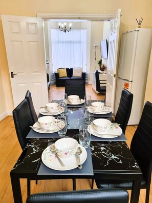 Interior - Luxury house for 6 next to Anfield stadium (Liverpool)