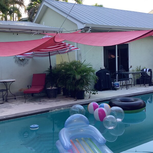 Outdoor pool - Uptown quiet cottage close to beaches, restaurant & shopping. (Key West)