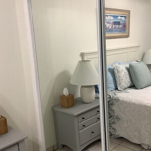 1 bedroom, iron/ironing board, free WiFi, bed sheets - Uptown quiet cottage close to beaches, restaurant & shopping. (Key West)