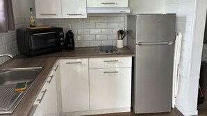 Kaffetrakter/tekoker, kjøleskap, mikrobølgeovn og ovn