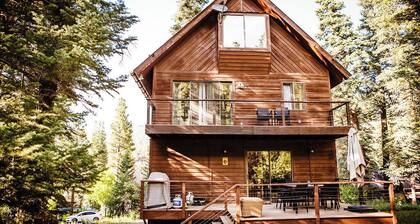 Cozy mountain retreat minutes from Downtown Ouray!