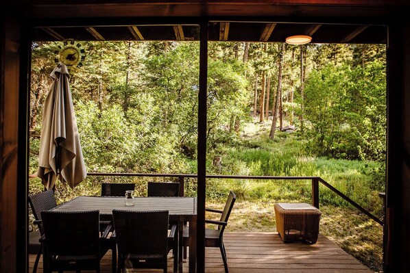 屋外ダイニングエリア