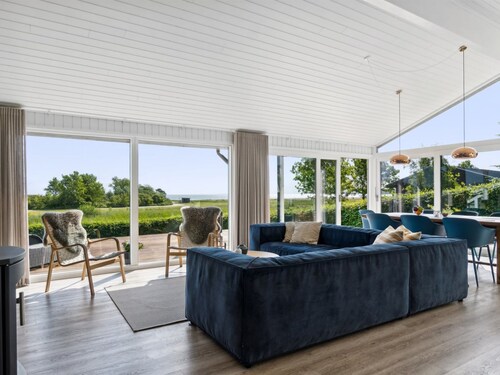 "Nora" - 100m from the sea by Interhome