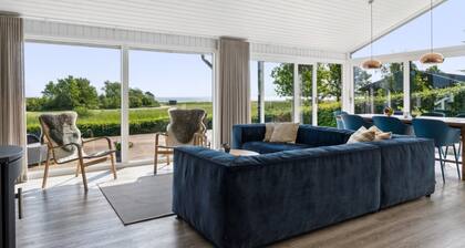 "Nora" - 100m from the sea by Interhome