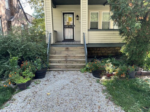 Relaxing hot and beautiful 4 bed, 2 baths in peaceful area 