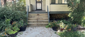 Relaxing hot and beautiful 4 bed, 2 baths in peaceful area