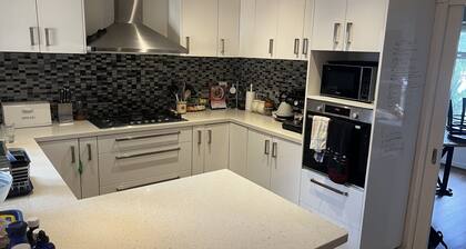 Moorabbin Family Retreat 10 mins from the beach