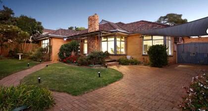 Moorabbin Family Retreat 10 mins from the beach