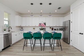 ハイチェア、ペーパータオル