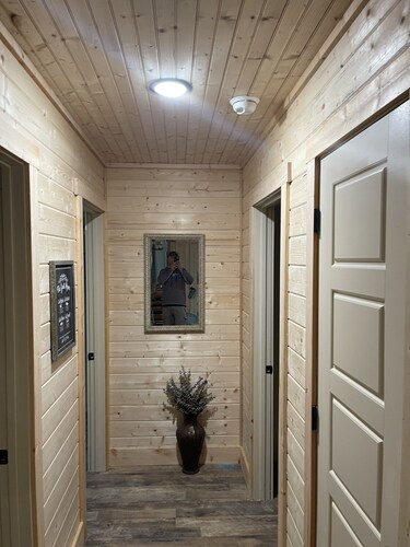 Pickwick cabin near stateline boat ramp.  2 bed 2 full bath.   Boat storage 