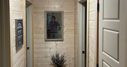 Pickwick cabin near stateline boat ramp. 2 bed 2 full bath. Boat storage