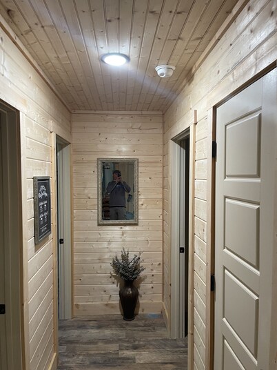 Pickwick cabin near stateline boat ramp.  2 bed 2 full bath.   Boat storage 