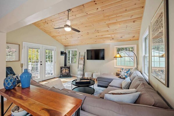 TV, fireplace, offices