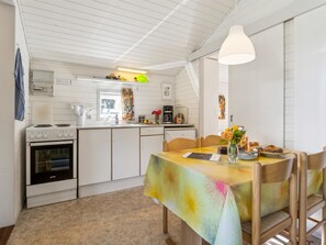 Kühlschrank, Ofen, Kochgeschirr/Geschirr/Besteck