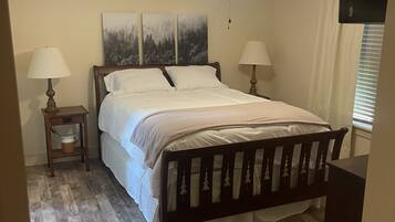 3 bedrooms, iron/ironing board, bed sheets