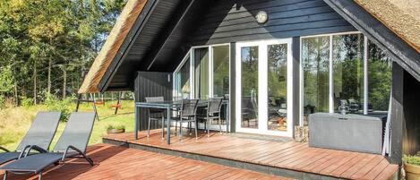 تناول الطعام بالخارج