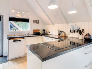 Réfrigérateur, micro-ondes, four, lave-vaisselle