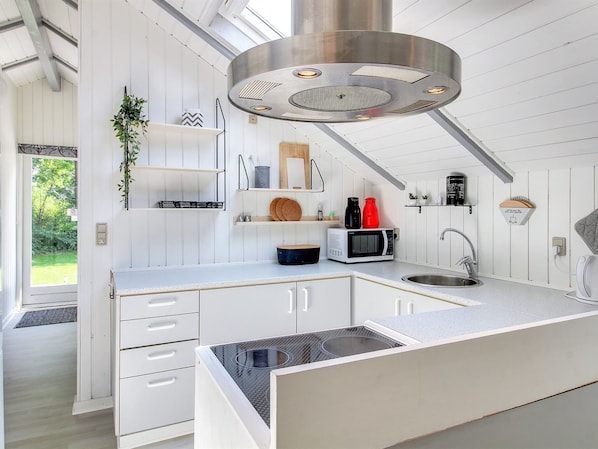 Kühlschrank, Mikrowelle, Ofen, Geschirrspüler