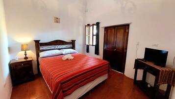 5 bedrooms, free WiFi, bed sheets