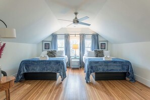 6 Schlafzimmer, Schreibtisch, Bügeleisen/Bügelbrett, Internetzugang