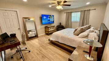 4 bedrooms, desk, iron/ironing board, travel crib