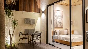 4 bedrooms, in-room safe, desk, iron/ironing board