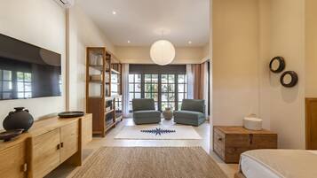 4 bedrooms, in-room safe, desk, iron/ironing board