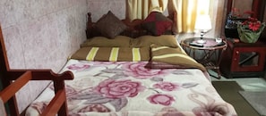 Standard Triple Room | In-room safe, iron/ironing board, free WiFi