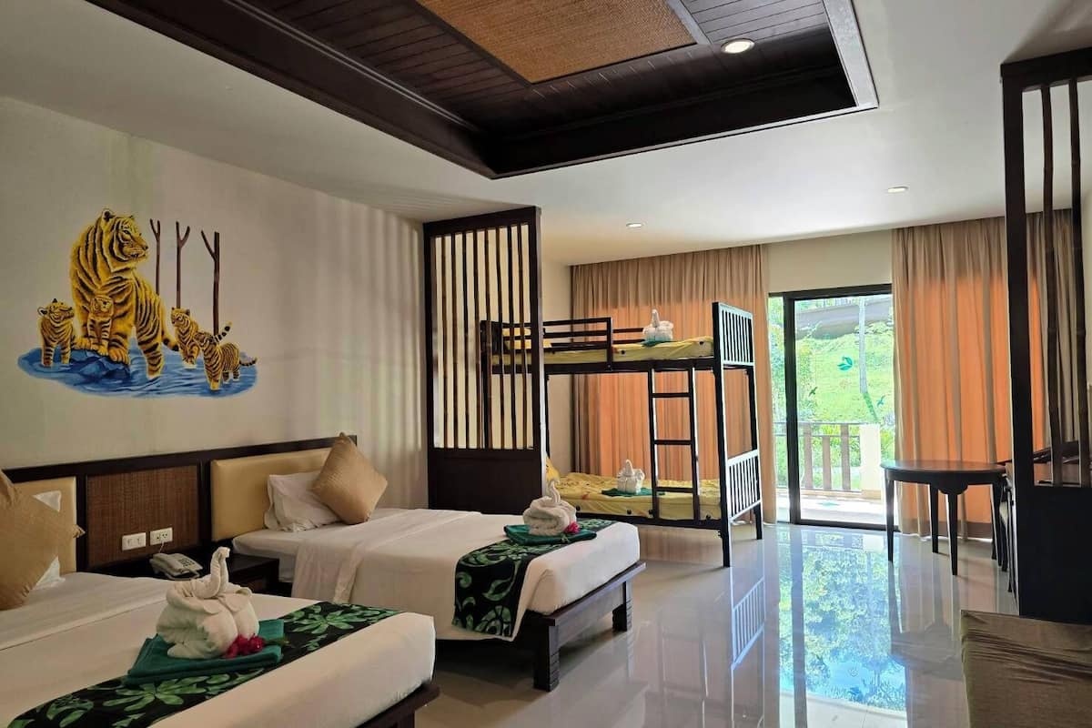 Deluxe Family Twin Room | 1 habitación, decoración personalizada, muebles diferentes y escritorio