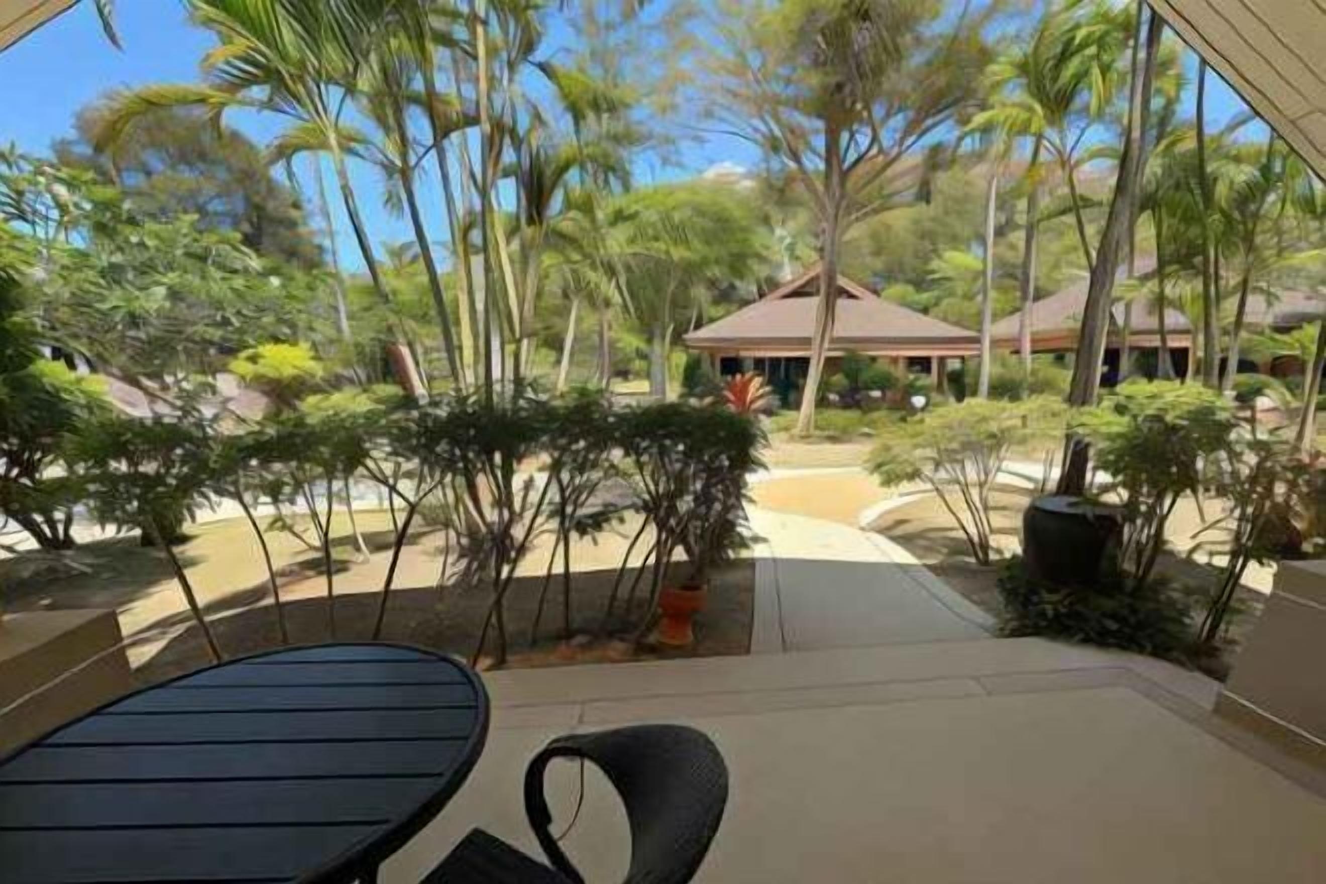 Outdoor dining | Brunch served, pool views 