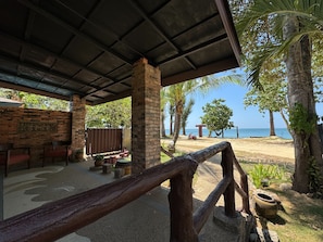 Beachfront Private Pool Villa | Terraço/pátio