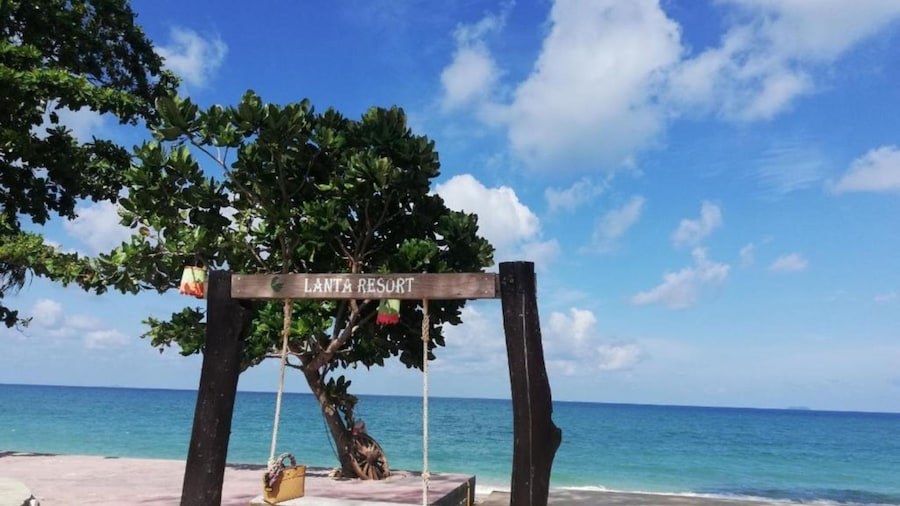 Hotel and Beach Bungalow at Lanta Resort