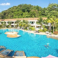 2 outdoor pools, pool loungers