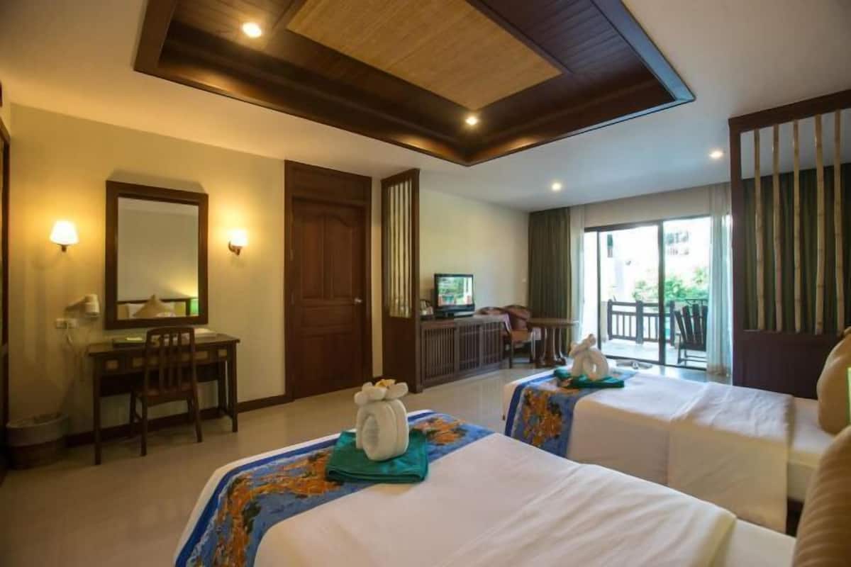 1 habitación, decoración personalizada, muebles diferentes y escritorio