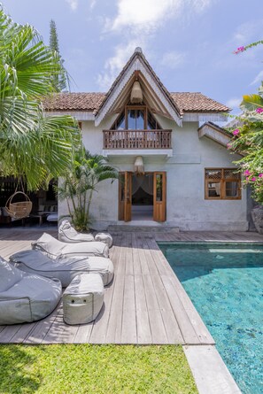 Outdoor pool - Villa Palm Jari 1 by Alfred in Bali (Canggu)