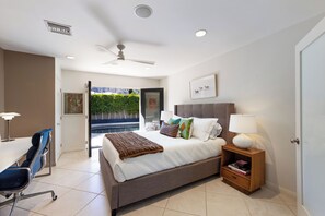 3 bedrooms, desk, iron/ironing board, travel cot - Starstruck in Movie Colony, Saltwater Pool and Views (Palm Springs)