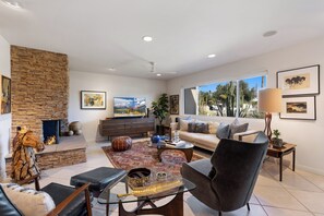 Smart TV, fireplace, offices, printers - Starstruck in Movie Colony, Saltwater Pool and Views (Palm Springs)