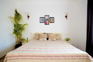 8 chambres, fer et planche à repasser, Wi-Fi, draps fournis