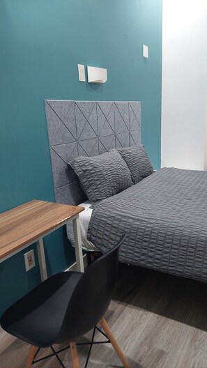 1 dormitorio, escritorio, wifi gratis y ropa de cama