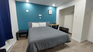 1 dormitorio, escritorio, wifi gratis y ropa de cama