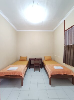 基本雙床房 | 書桌、筆電工作空間、免費無線上網、床單