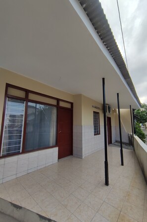 Exterior - Hotel O Khazanah Room Syariah (Yogyakarta)