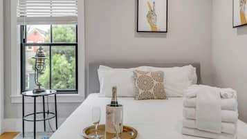 2 bedrooms, iron/ironing board, WiFi, bed sheets