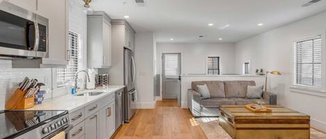 Réfrigérateur, plaque de cuisson, lave-vaisselle, cafetiÚre/bouilloire