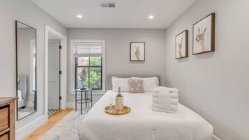 2 slaapkamers, een strijkplank/strijkijzer, wifi, beddengoed