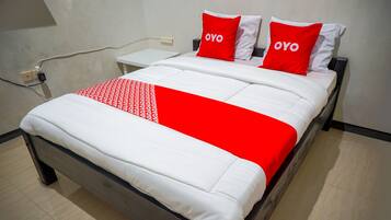 Standard Double Room | Desk, free WiFi, bed sheets