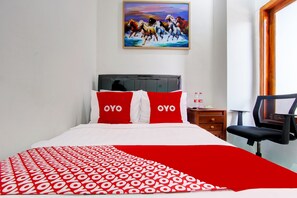 Standard Double Room | Desk, free WiFi, bed sheets - OYO 93188 Soren Hotel And Coffee (Sawit)